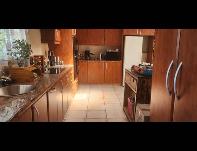4 BEDROOM HOUSE FOR SALE IN ALBEMARLE EXT 2